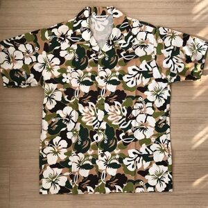 Bape hawaiian short & shirt 
shirt 
P 22.5”
L 30”

shorts
W 17.5”
L 20”